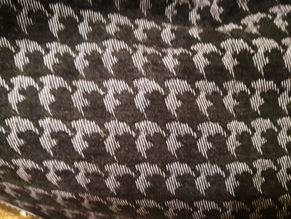 Carteira em fazenda e pele preta da marca Tous