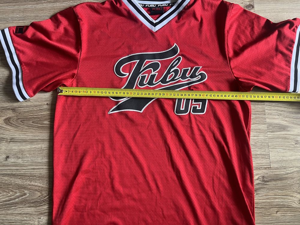 Czerwona koszulka Fubu x Streetwear, rozmiar M