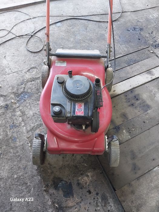 Газонокосарка бензинова