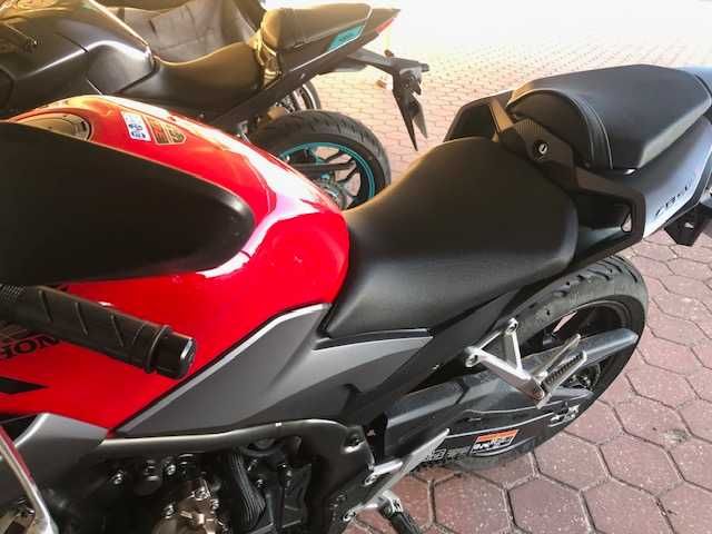 Moto CB500F 2021 vermelha