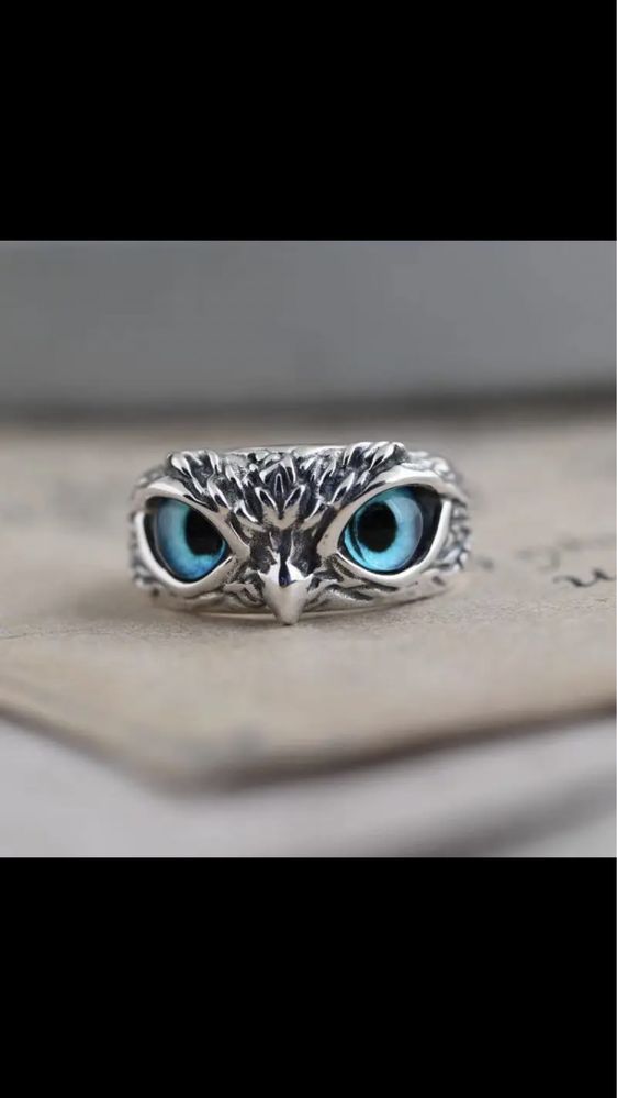 Anel coruja prateado olhos azuis