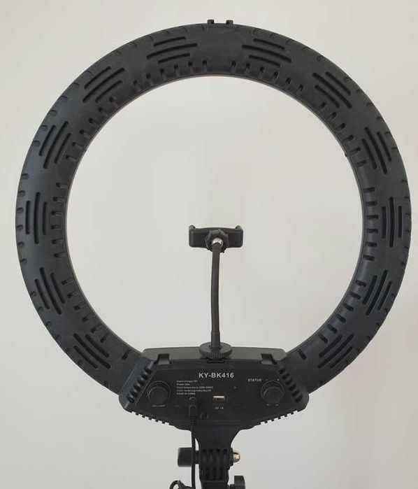 Кольцевая лампа для салона красоты. Мощная, на штатитве в полном сборе