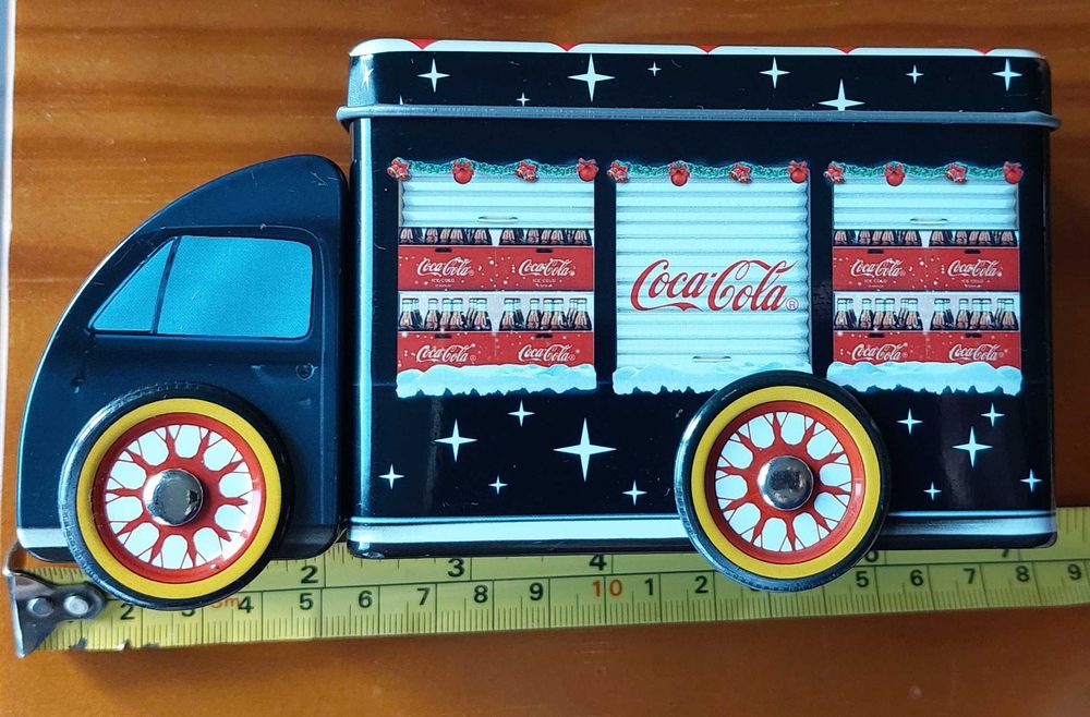 Lata Coca-Cola em formato de carrinha
