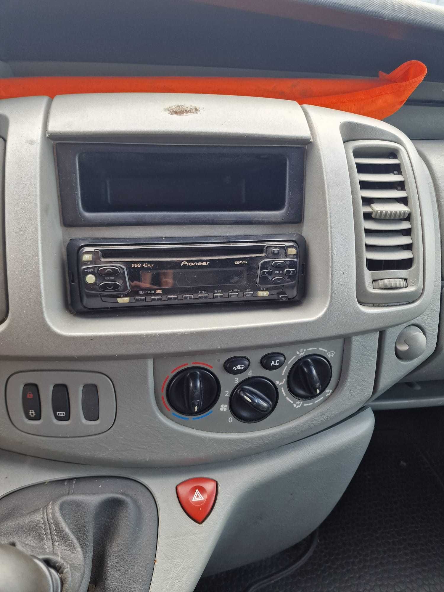 Renualt Trafic 2,0 DCI 2007r
