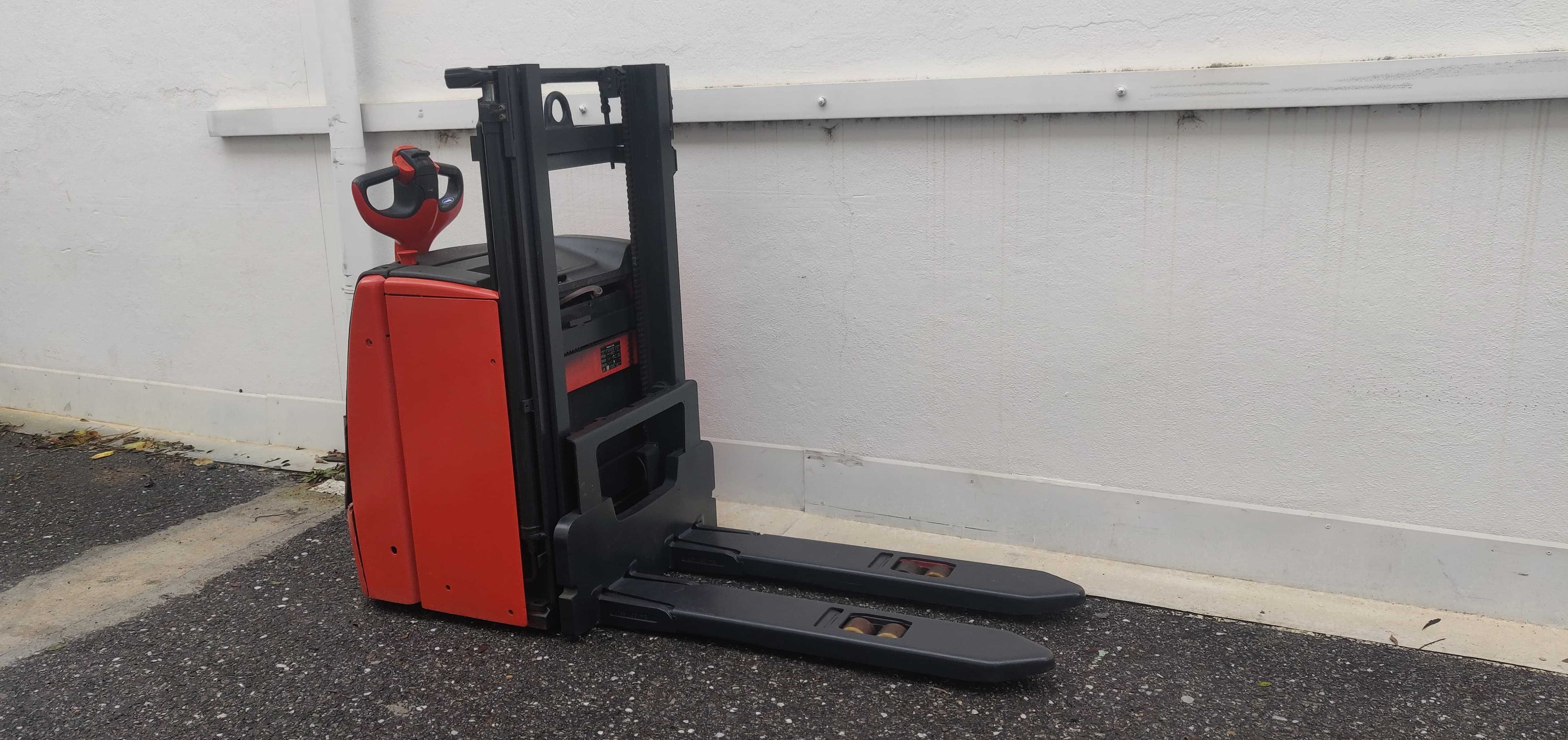 Stacker LINDE L14 Elétrico 1400kg - LINDE L14 1,9m