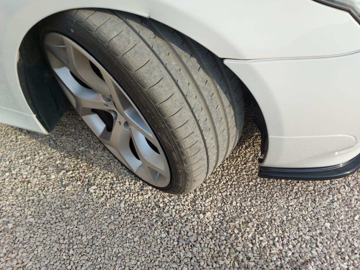 Pneus 245/35R20 e 275/30R20