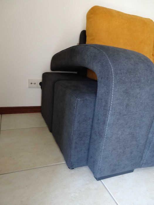 Sofá 3 lugares + Banqueta + 2 Pufs