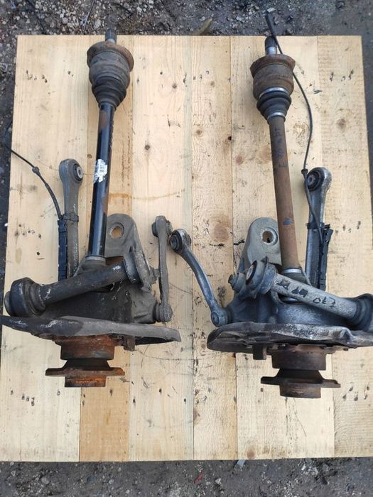 BMW X5 E70 3.0D ZWROTNICA PIASTA PÓŁOŚ WAHACZ PRAWY LEWY TYŁ ZDROWE ORYG