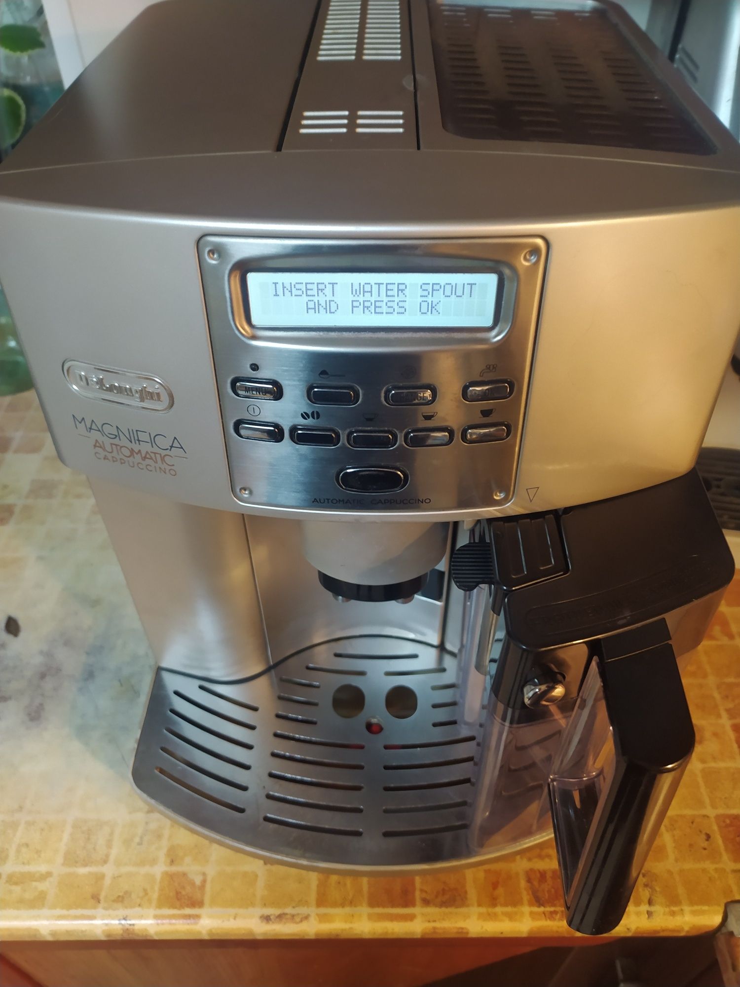 Кофемашина Delonghi magnifica automatic cappuccino