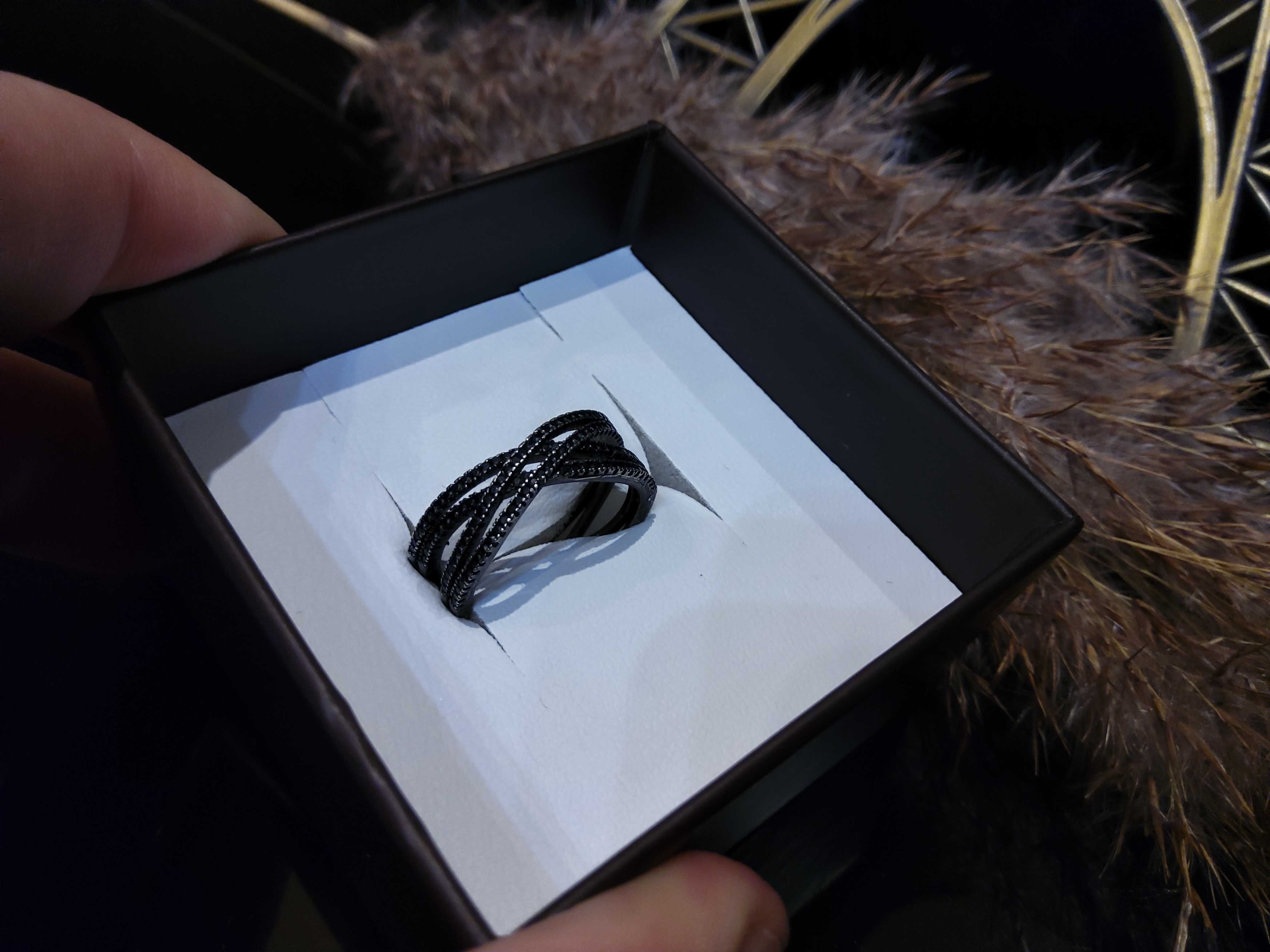 Серебряное НОВОЕ кольцо с фианитами серебро 925 проба размер 18,5