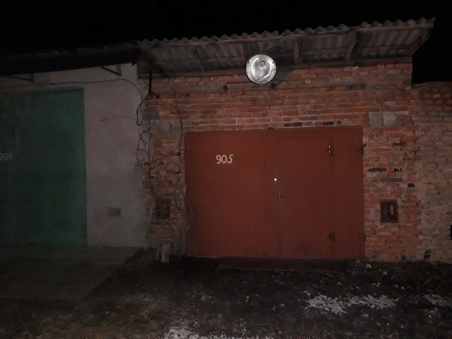 Гараж цегляний з підвалом