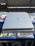 Playstation 4 slim