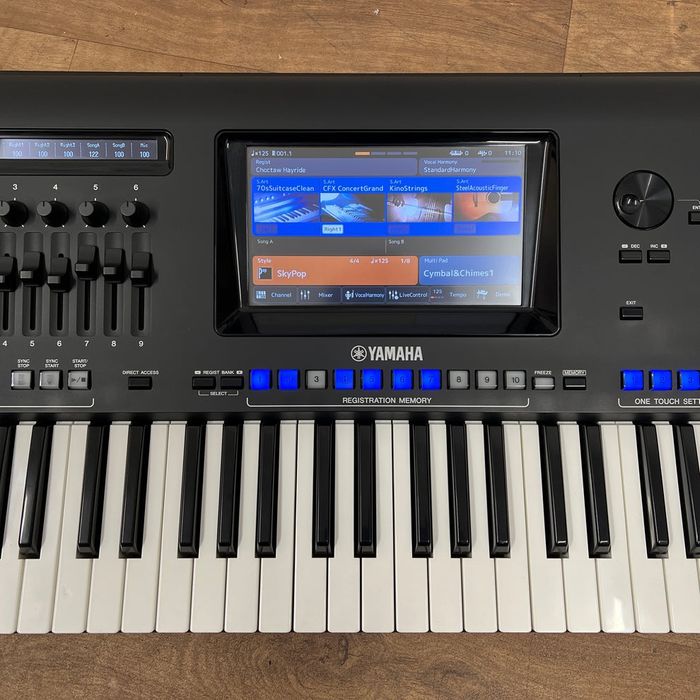 Yamaha Genos como novo