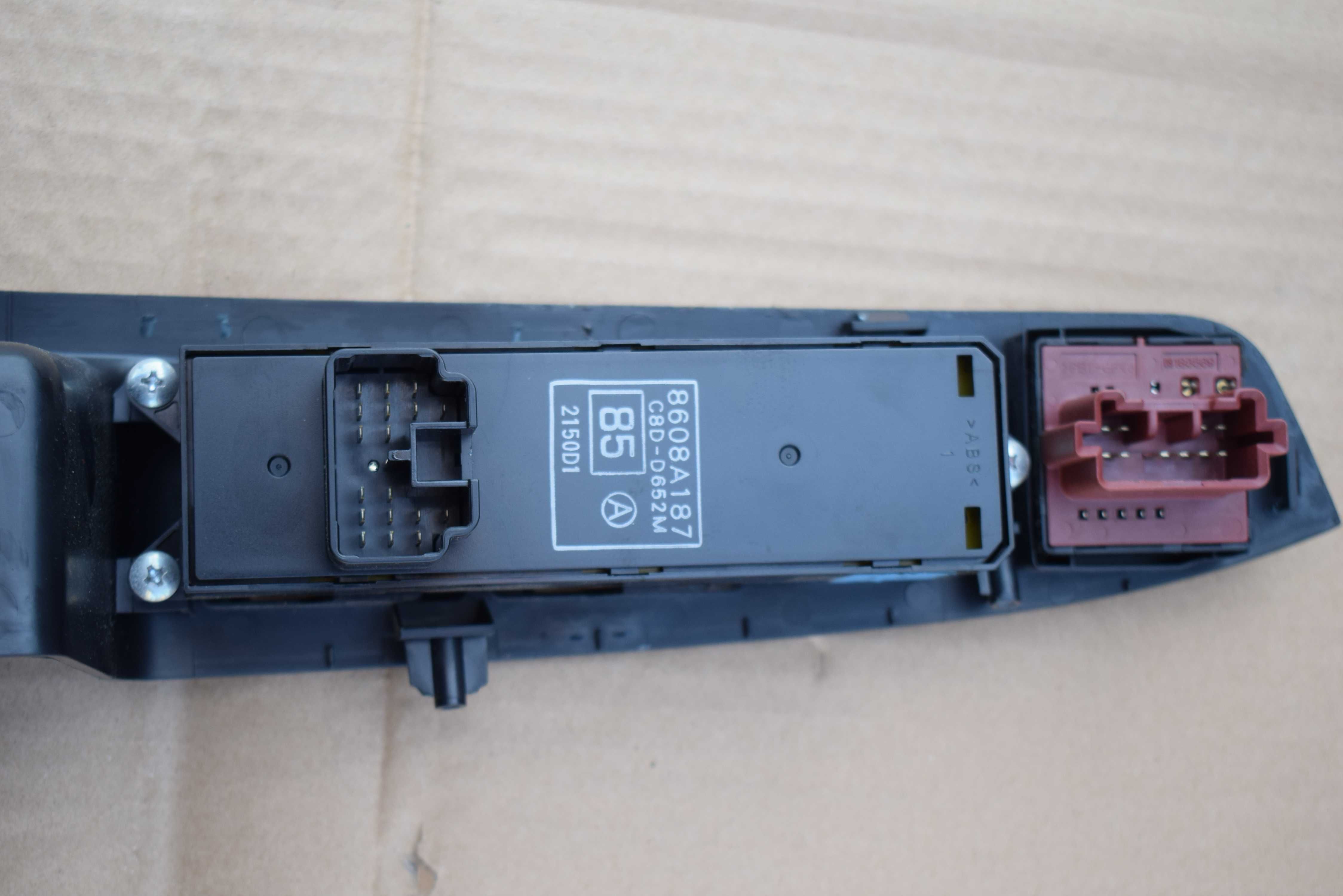 Mitsubishi Outlander II panel przełącznik szyb lewy przód 12r.8608A187