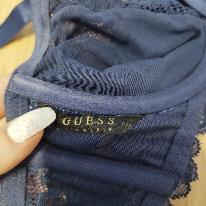 Biustonosz Guess 85C na fiszbinie