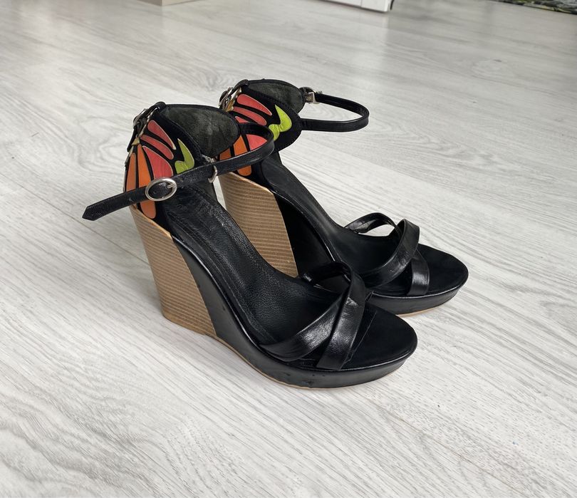 Босоніжки шкіряні на платформі