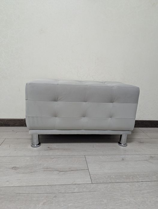 В наявності пуф, банкетка,лавка в прихожу,для взуття