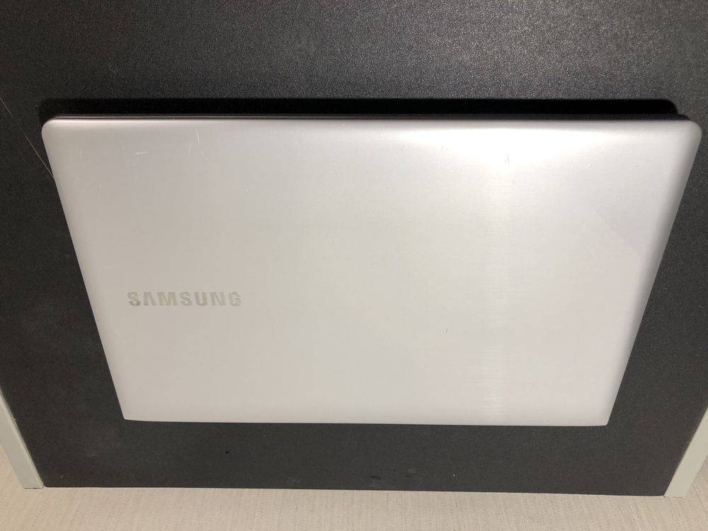 Samsung NP275  AMD E2 / 8Gb / SSD 128