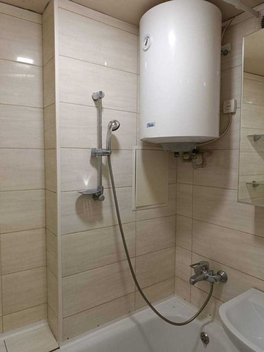 Продам чудову двокімнатну квартиру біля Епіцентру.