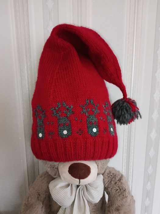 Тёплая шерстяная новогодняя шапка с помпоном