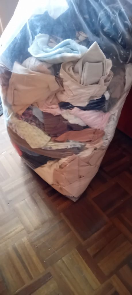 Sacos com roupa de senhora L a xl