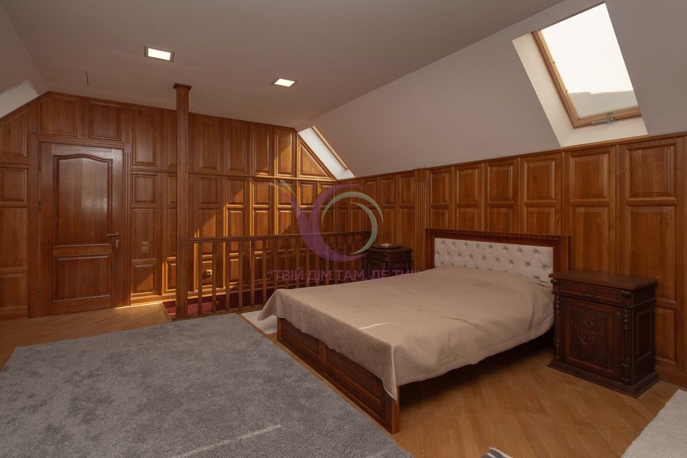 Здається в оренду будинок на 3 поверхи по вул. Достоєвського