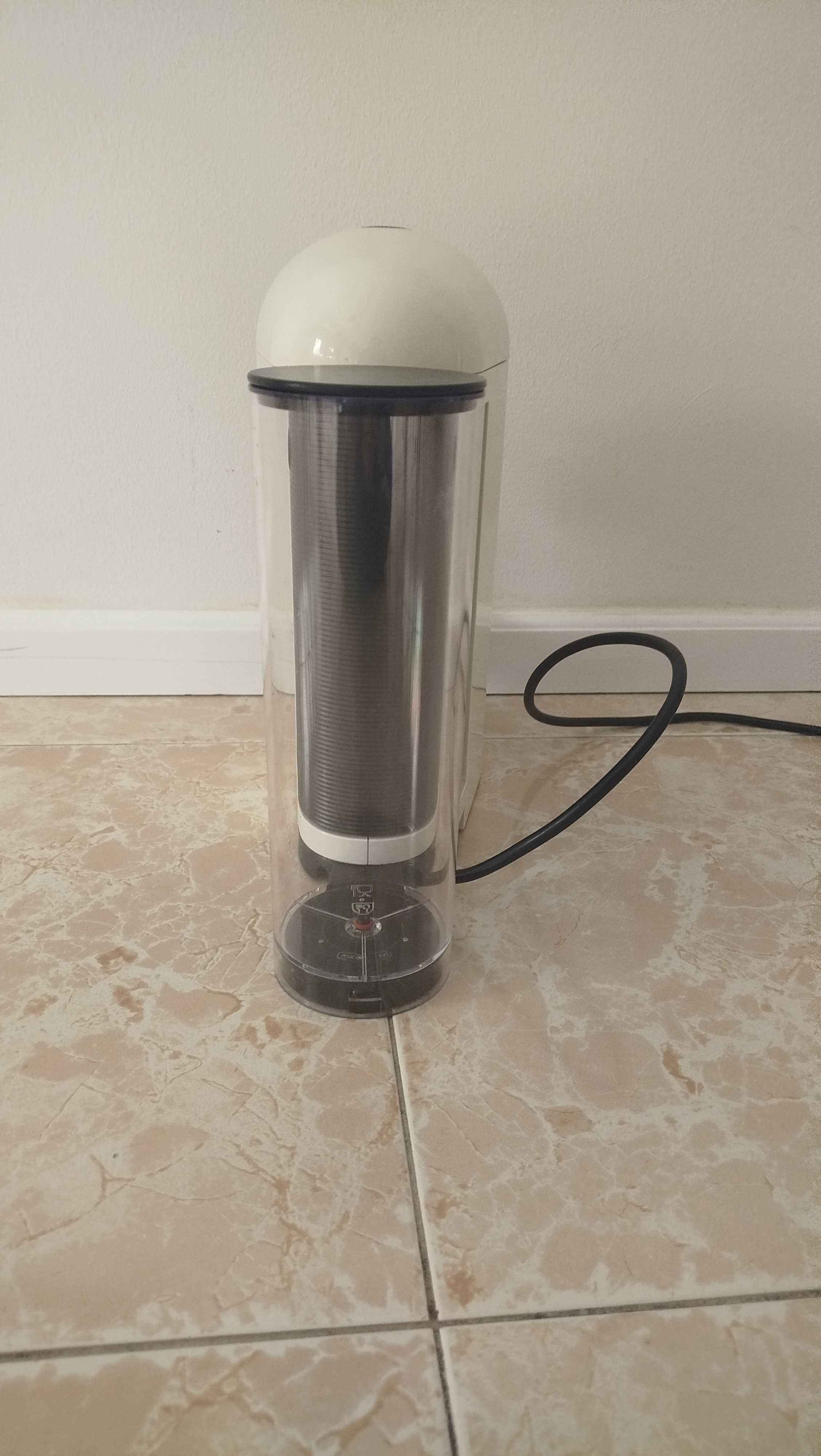 Máquina Café Nespresso Vertuo Plus