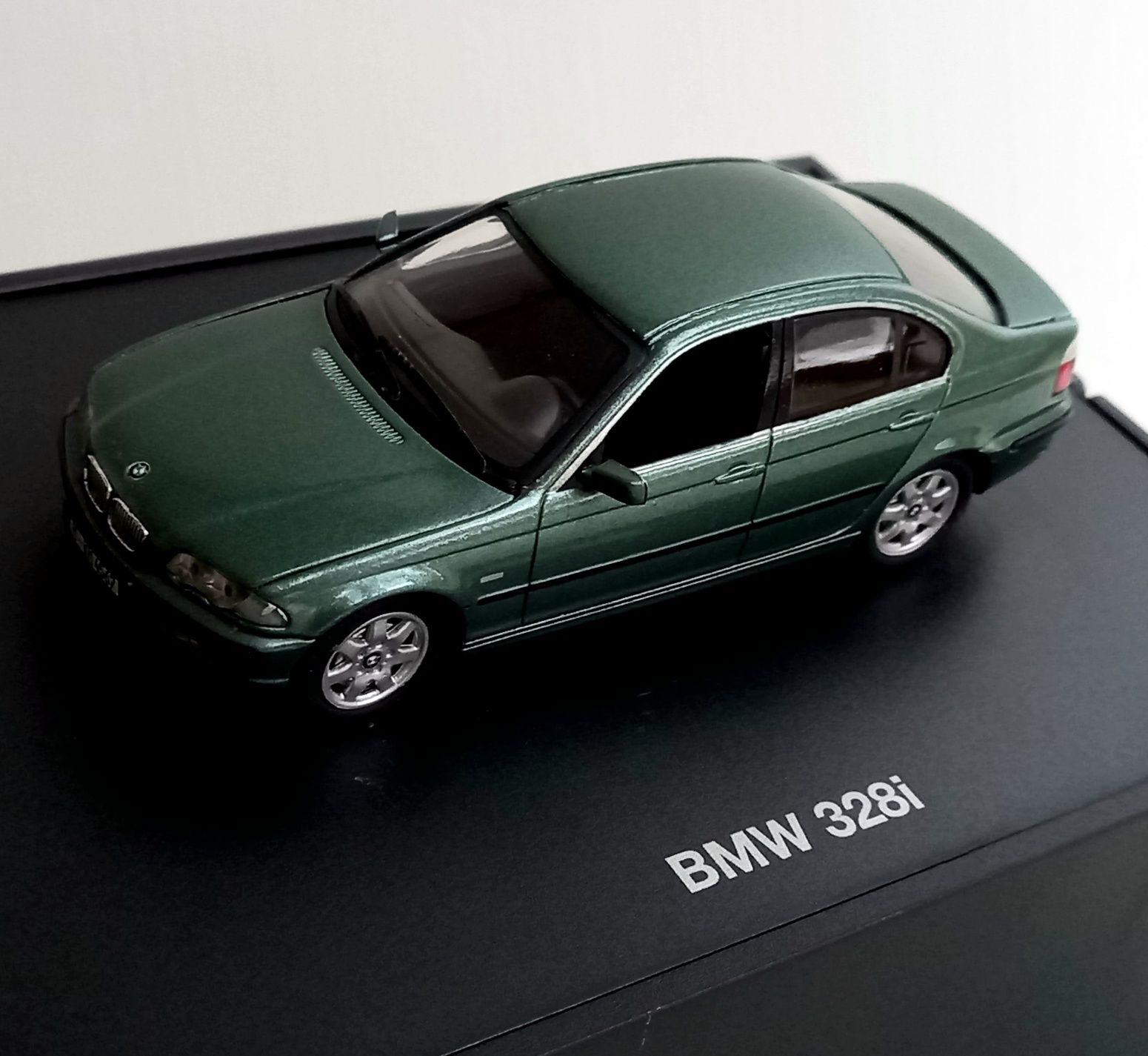 Модель 1:43 Minichamps, BMW 328i
