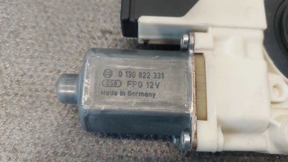 Motor vidro trás direito RENAULT Megane III (BZ0_)