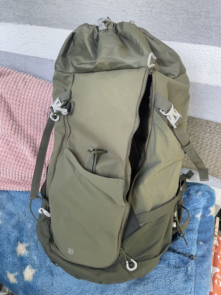 Plecak turystyczny Quechua MH500 30 l