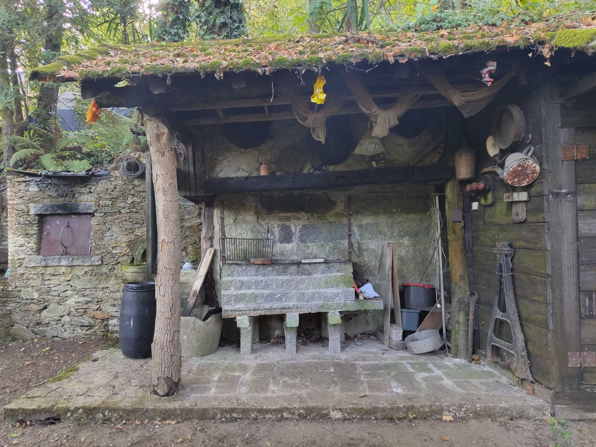 Vende-se quintinha confinante com o rio Caima em Oliveira de Azeméis