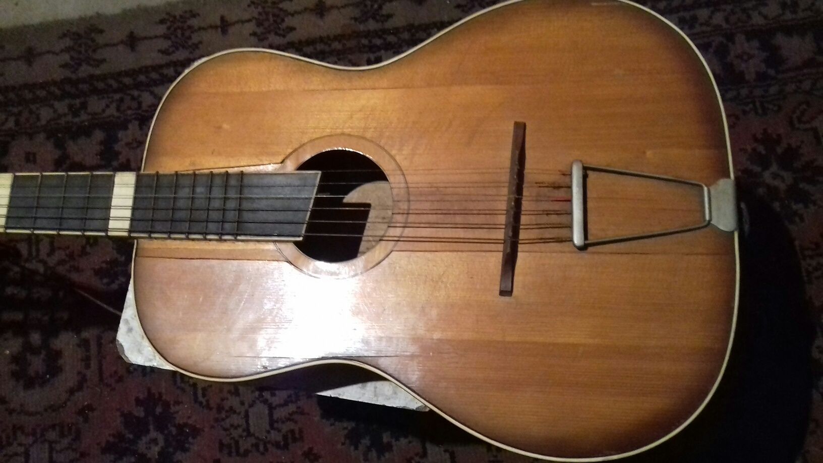 Gitara akustyczna lata 70