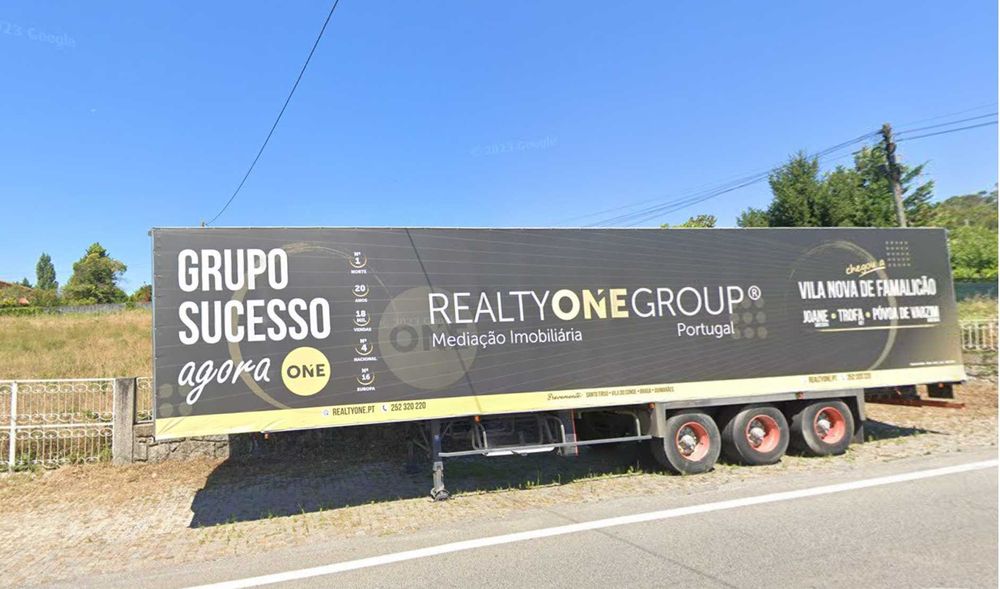 Reboque em bom estado geral