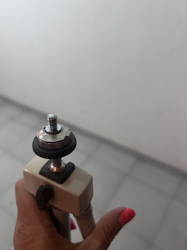 Tripé antigo para máquina fotográfica
