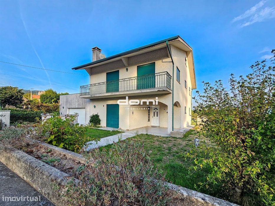 🏡 Moradia T4 com Jardim e Garagem - Sobrosa - Santa Cruz da Tr