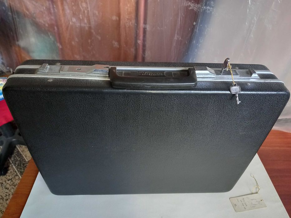 Кейс дипломат пластмассовый