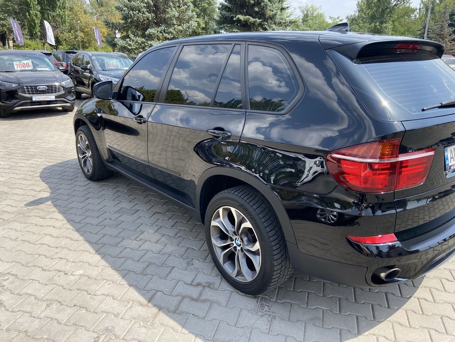 BMW X5 3.0 2011 год