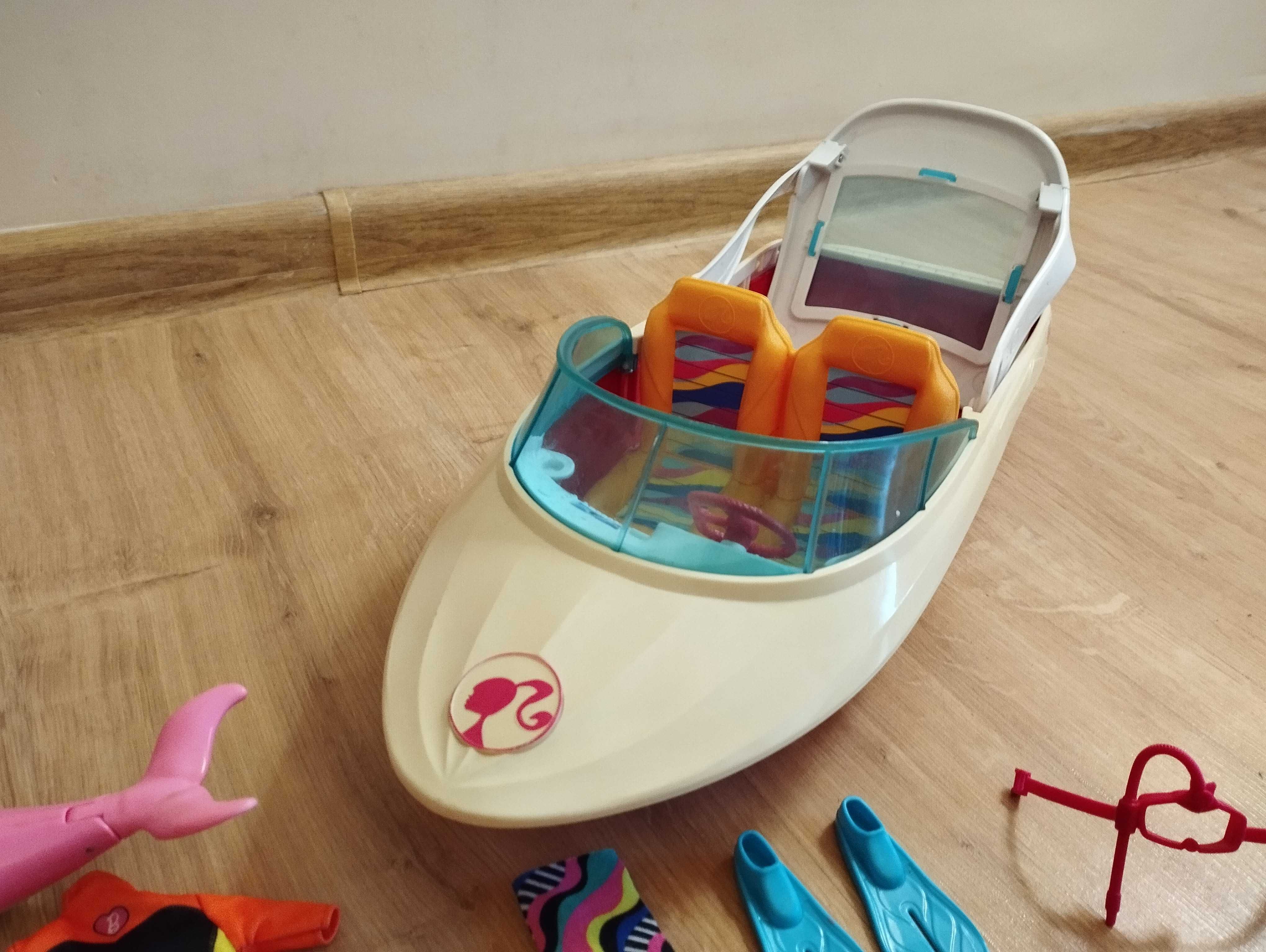 Łódź dla Barbie i zestaw do nurkowania