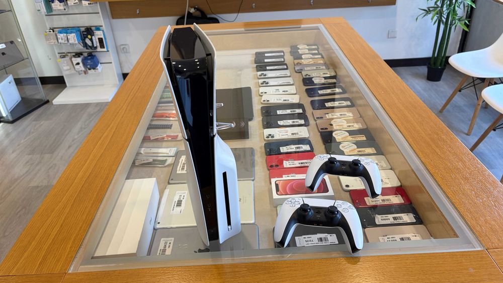 Playstation 5 Slim com leitor + 2 comandos