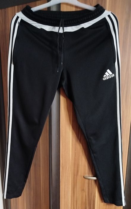 Spodnie dresowe męskie Adidas rozmiar M stan bardzo dobry