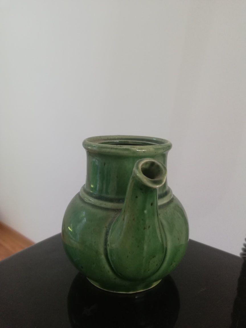 Zielony ceramiczny dzbanek, imbryk do herbaty