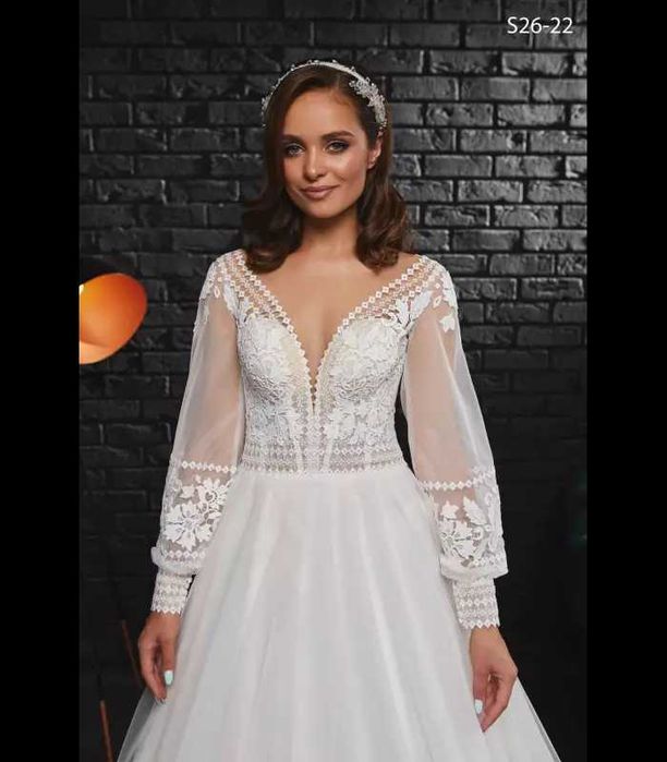 Suknia ślubna z długimi rękawem z dekoltem V