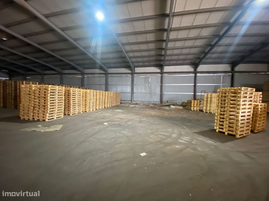 Arrendamento armazém - S. Cláudio de Barco, Guimarães