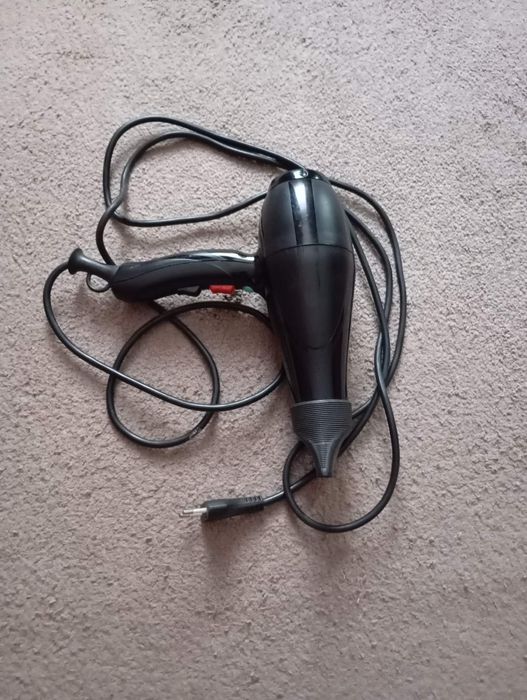 Професійний фен BABYLISS PRO, В подарунок насадки до машинки