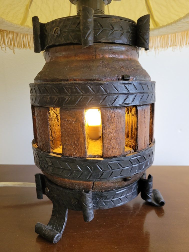 Wyjątkową lampka z podświetlanym korpusem vintage
