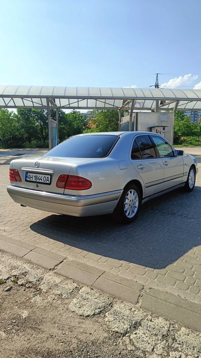 Mercedes-Benz E290