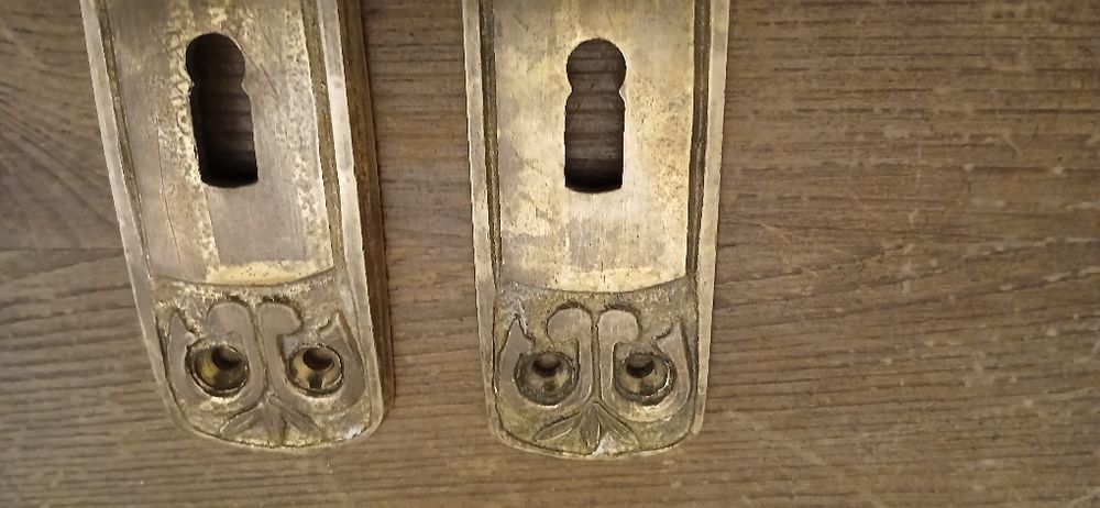 Stare okucia szyldy drzwiowe, mosiądz grube