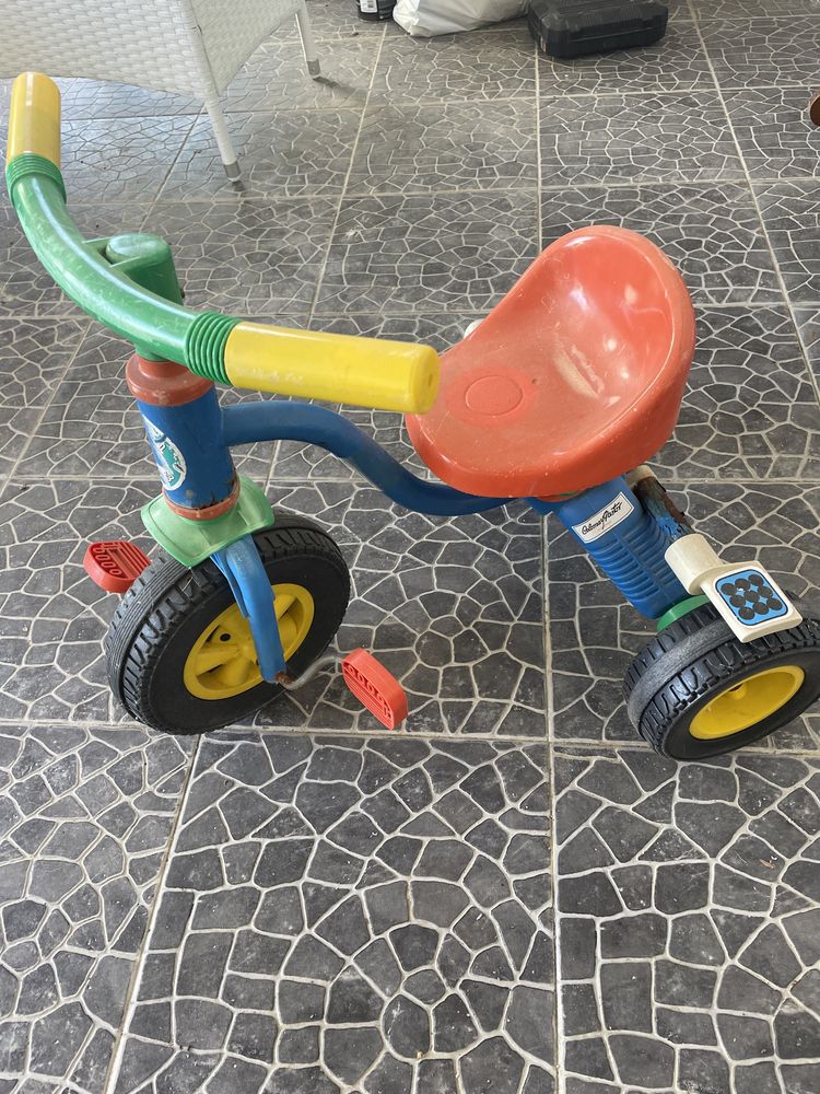 Triciclo para bebés pequenos