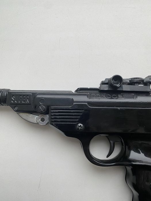 Іграшковий пістолет