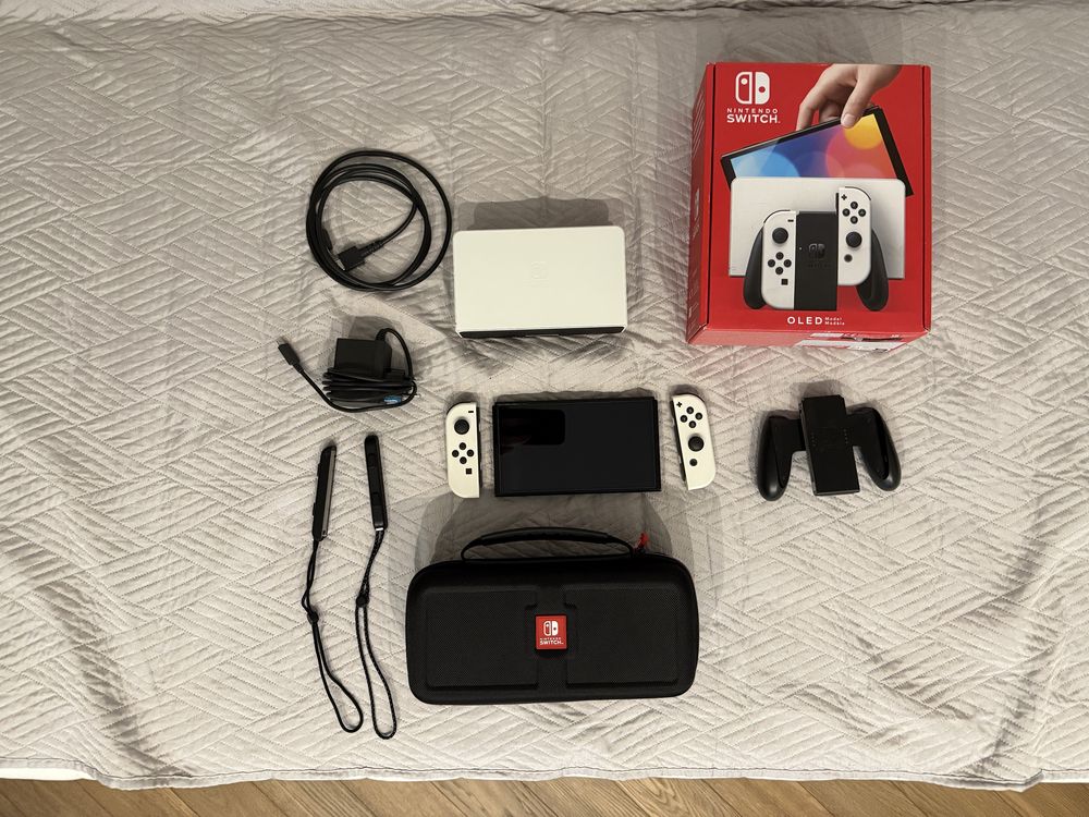 Nintendo Switch OLED + case